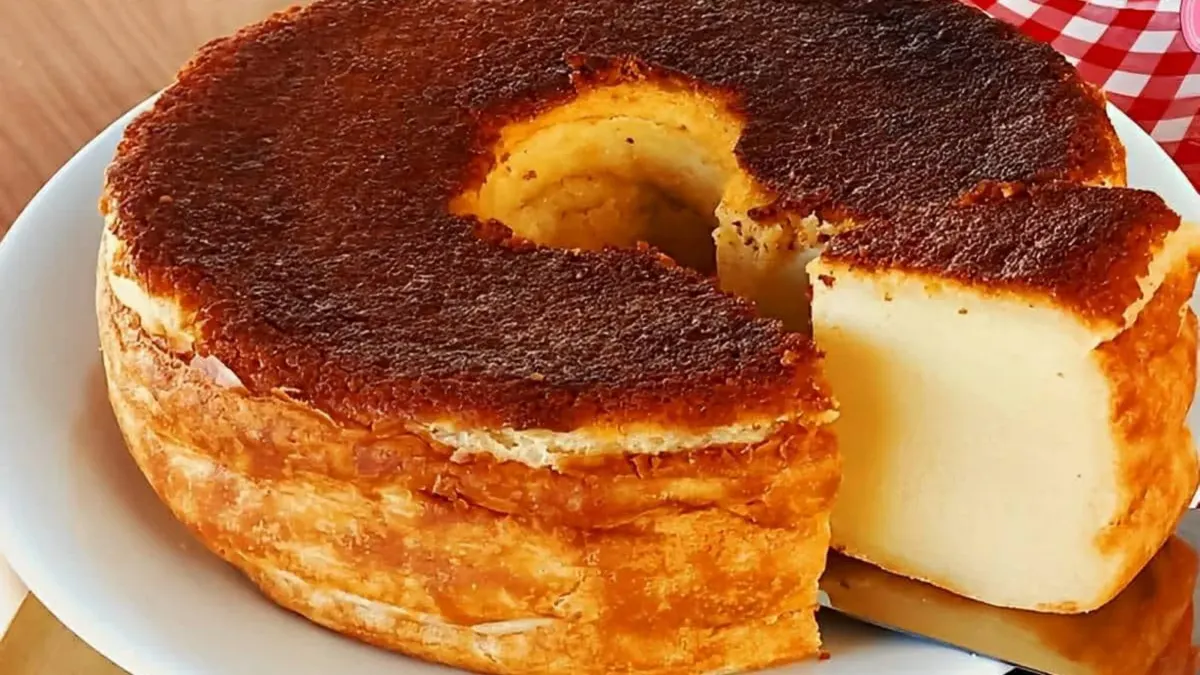 Seu Bolo de leite sempre sola? Descubra o ingrediente secreto que resolve isso na hora!