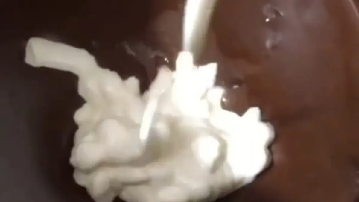 Nunca mais erre o ponto do Chocolate quente cremoso: O truque simples que as avos ensinam