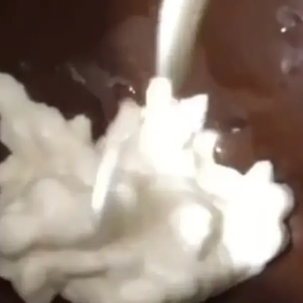 Nunca mais erre o ponto do Chocolate quente cremoso: O truque simples que as avos ensinam