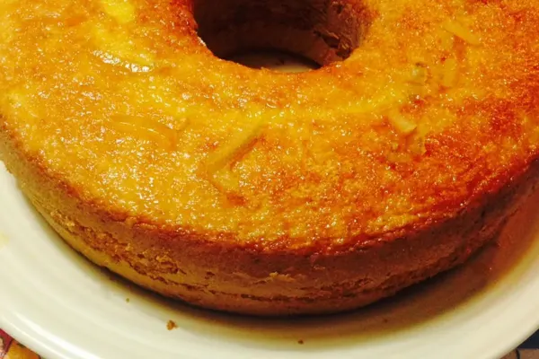 Seu Bolo de laranja sempre sola? Descubra o ingrediente secreto que resolve isso na hora!