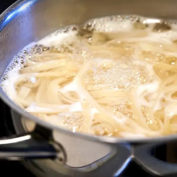 Macarrão na chapa para o almoco: Rapido, nutritivo e que agrada todo mundo