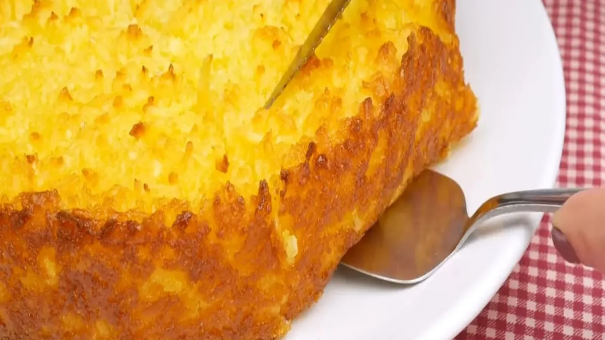 Seu Bolo de mandioca sempre sola? Descubra o ingrediente secreto que resolve isso na hora!