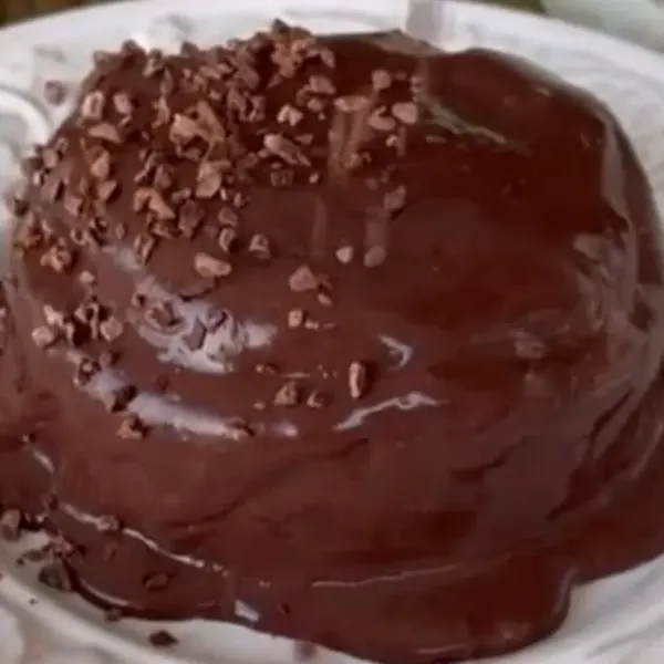 Sobrou chocolate? Transforme em um Bolo de chocolate delicioso que sua familia vai amar