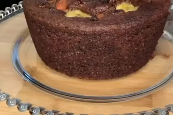 Seu Bolo de chocolate sempre sola? Descubra o ingrediente secreto que resolve isso na hora!