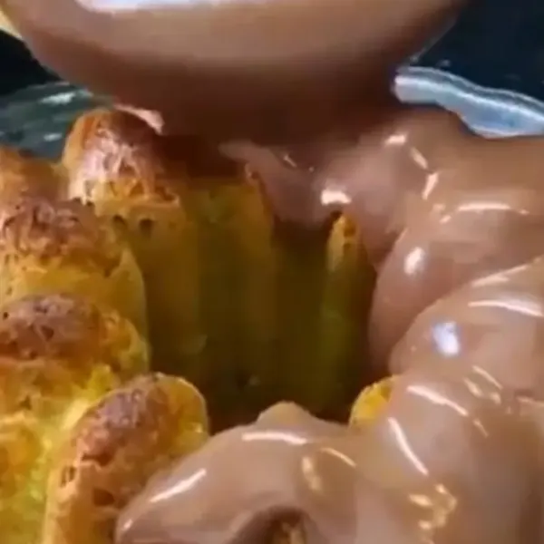 Seu Bolo de cenoura sempre sola? Descubra o ingrediente secreto que resolve isso na hora!