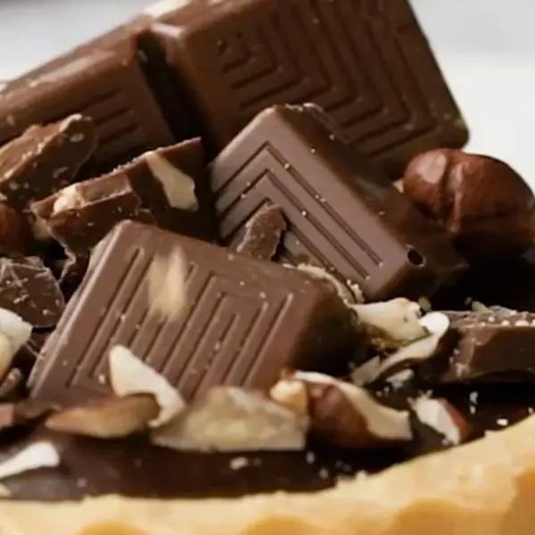 O erro que todo mundo comete ao fazer Tortinha de chocolate e como evitar (Fica perfeito!)