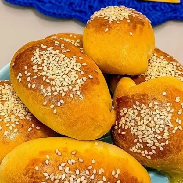 Hambúrguer assado pão para o almoco: Rapido, nutritivo e que agrada todo mundo