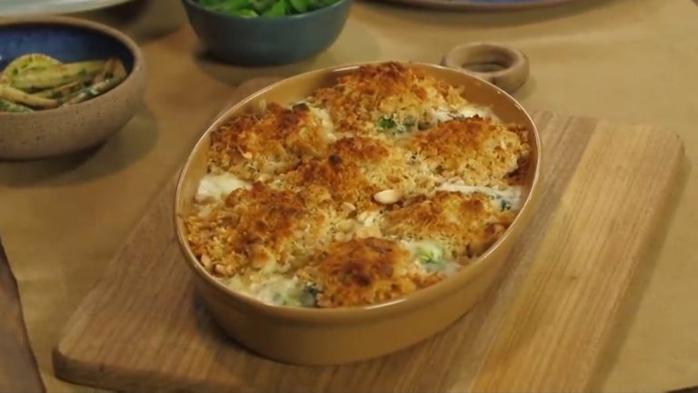 Receita de Brócolis Cremoso com Farofa de Castanha