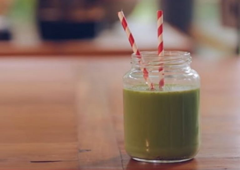 Receita de Suco Detox Verde com Couve, Pepino e Gengibre