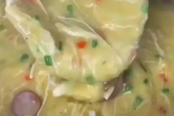 Caldo de frango para o almoco: Rapido, nutritivo e que agrada todo mundo
