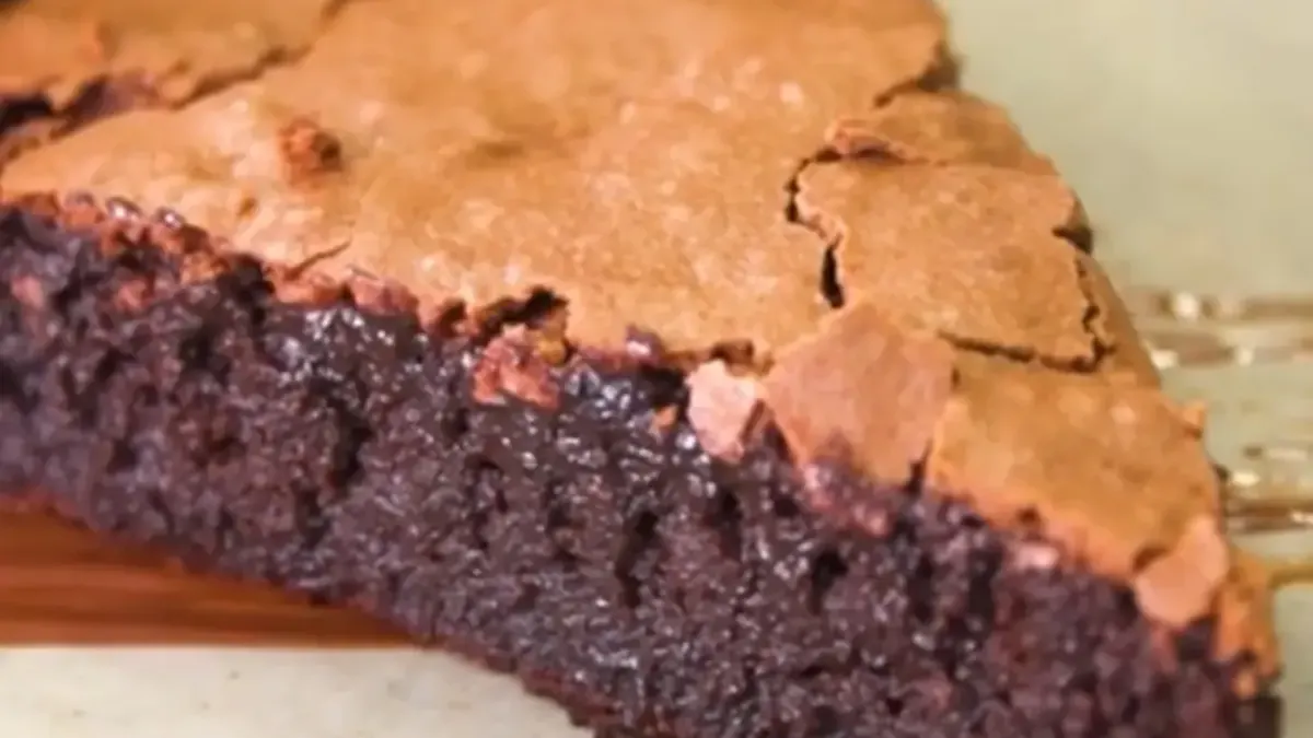 Seu Bolo mousse chocolate sempre sola? Descubra o ingrediente secreto que resolve isso na hora!