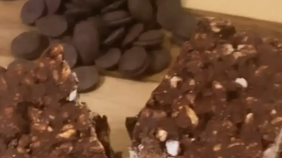 Seu Doce de chocolate sempre sola? Descubra o ingrediente secreto que resolve isso na hora!