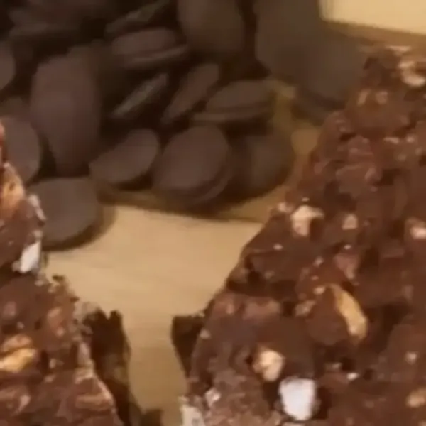 Seu Doce de chocolate sempre sola? Descubra o ingrediente secreto que resolve isso na hora!