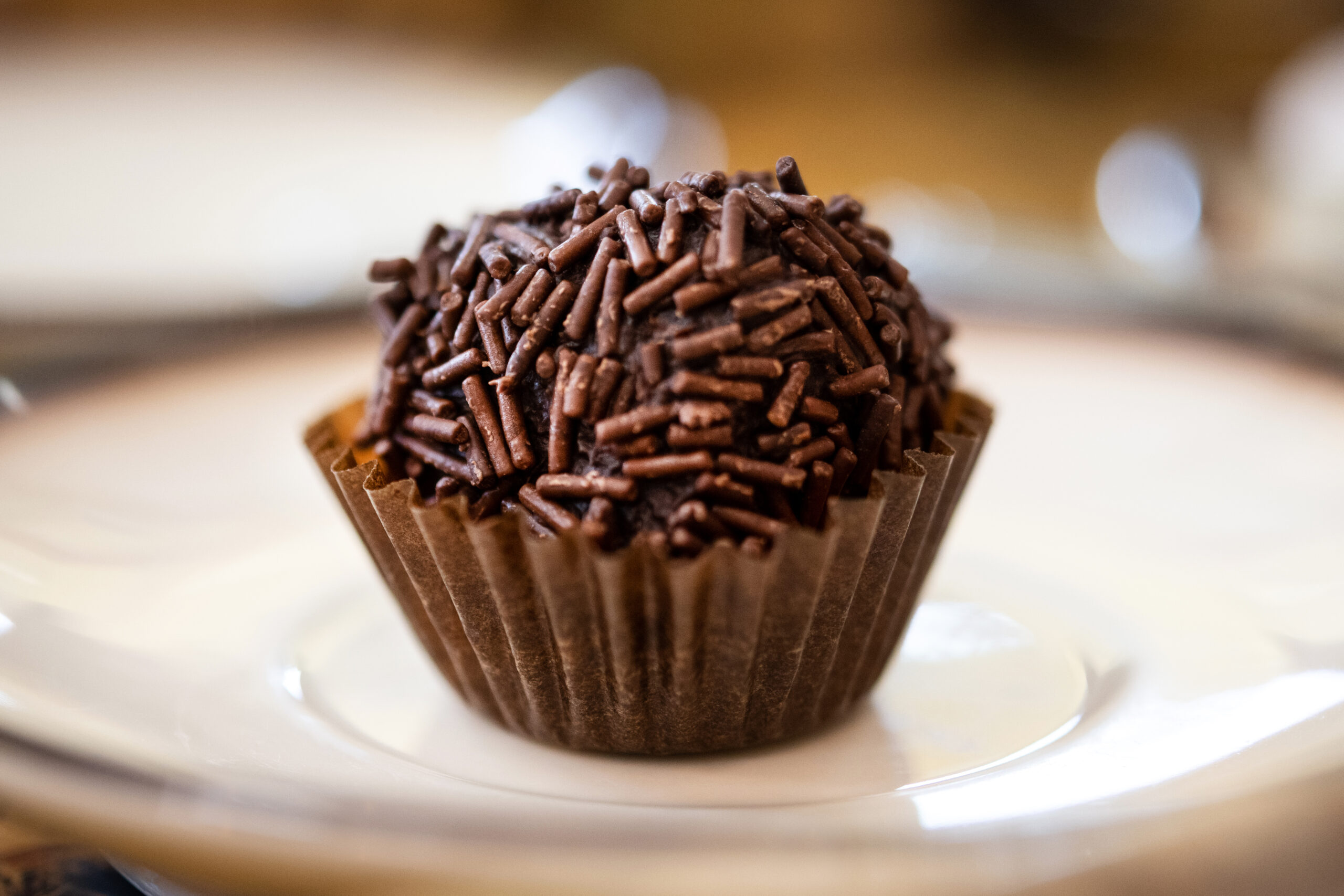 Brigadeiro Gourmet: Elevando um Clássico com Toques Especiais