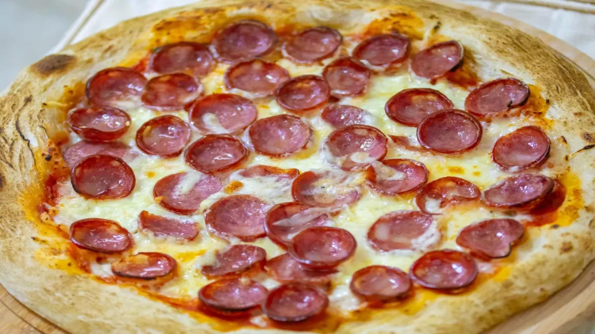 Pizza de Calabresa Caseira