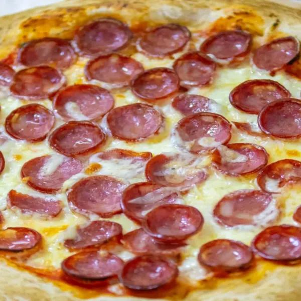 Pizza de Calabresa Caseira